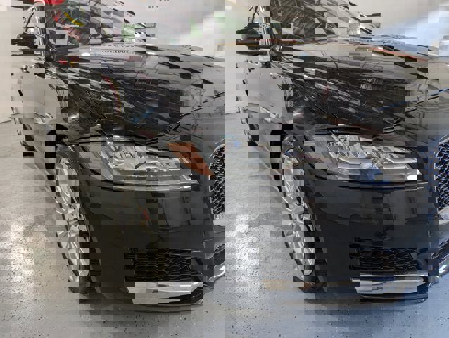 Used 2019 Jaguar XF Prestige image 42