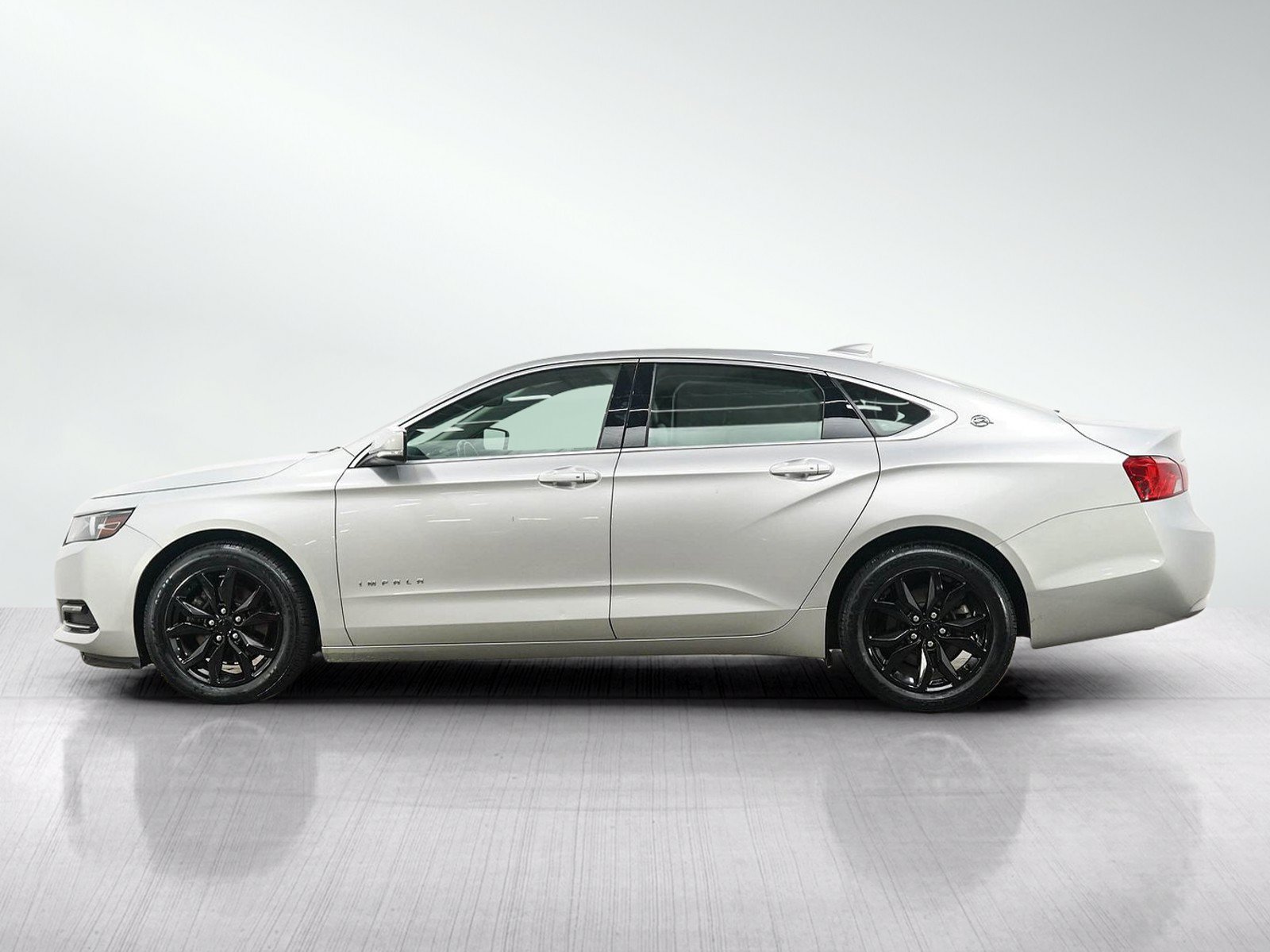 Used 2018 Chevrolet Impala LT FWD image 2
