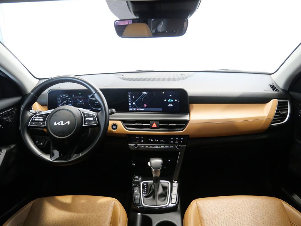 Used 2024 Kia Seltos EX image 16