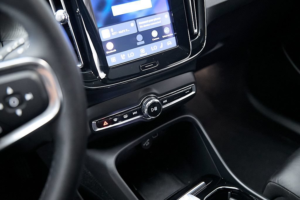 Certified 2024 Volvo XC40 B5 Plus w/ Protection Package Premier AWD/4WD image 15