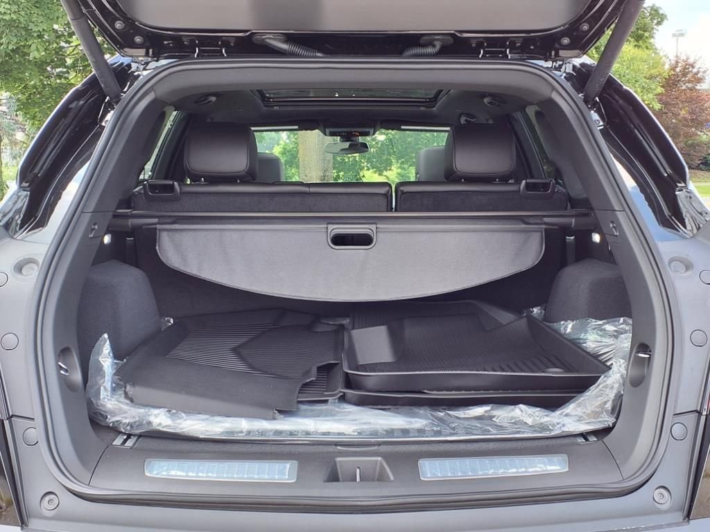 New 2025 Cadillac XT5 Premium Luxury w/ LPO, Floor Liner Package image 8