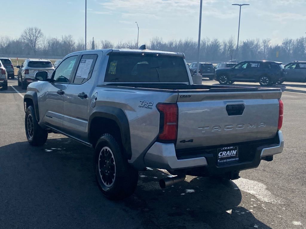 Used 2025 Toyota Tacoma TRD Off-Road AWD/4WD image 5