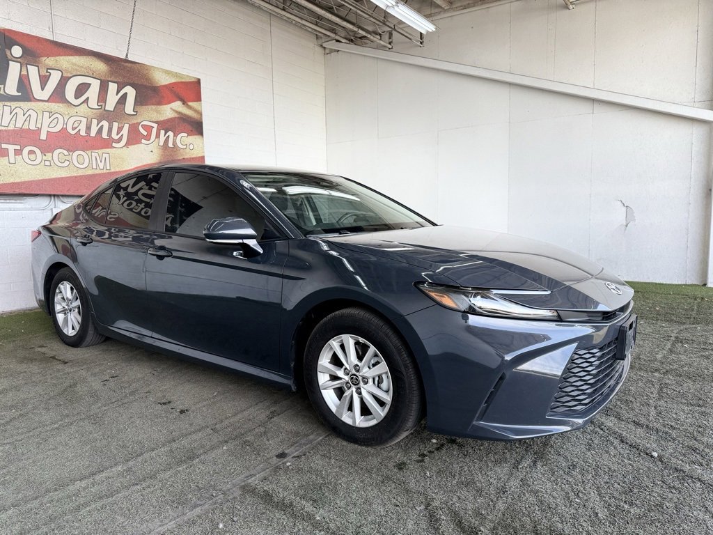 Used 2025 Toyota Camry LE image 7