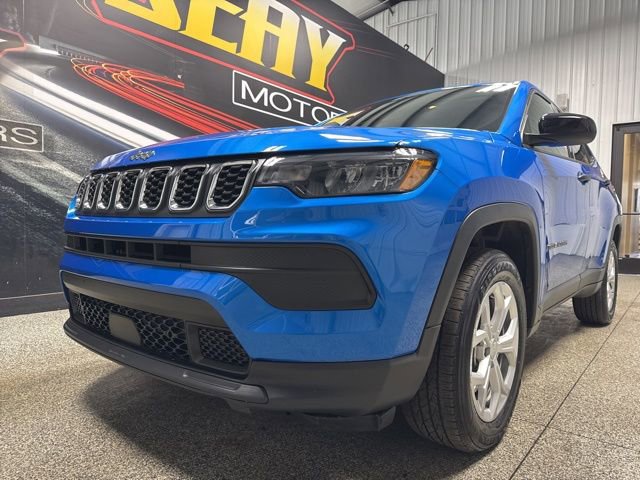 Used 2024 Jeep Compass Sport image 2