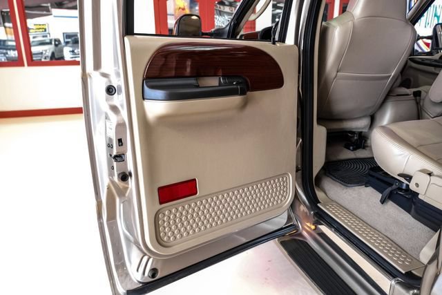 Used 2007 Ford F550 4x4 Crew Cab Super Duty image 44