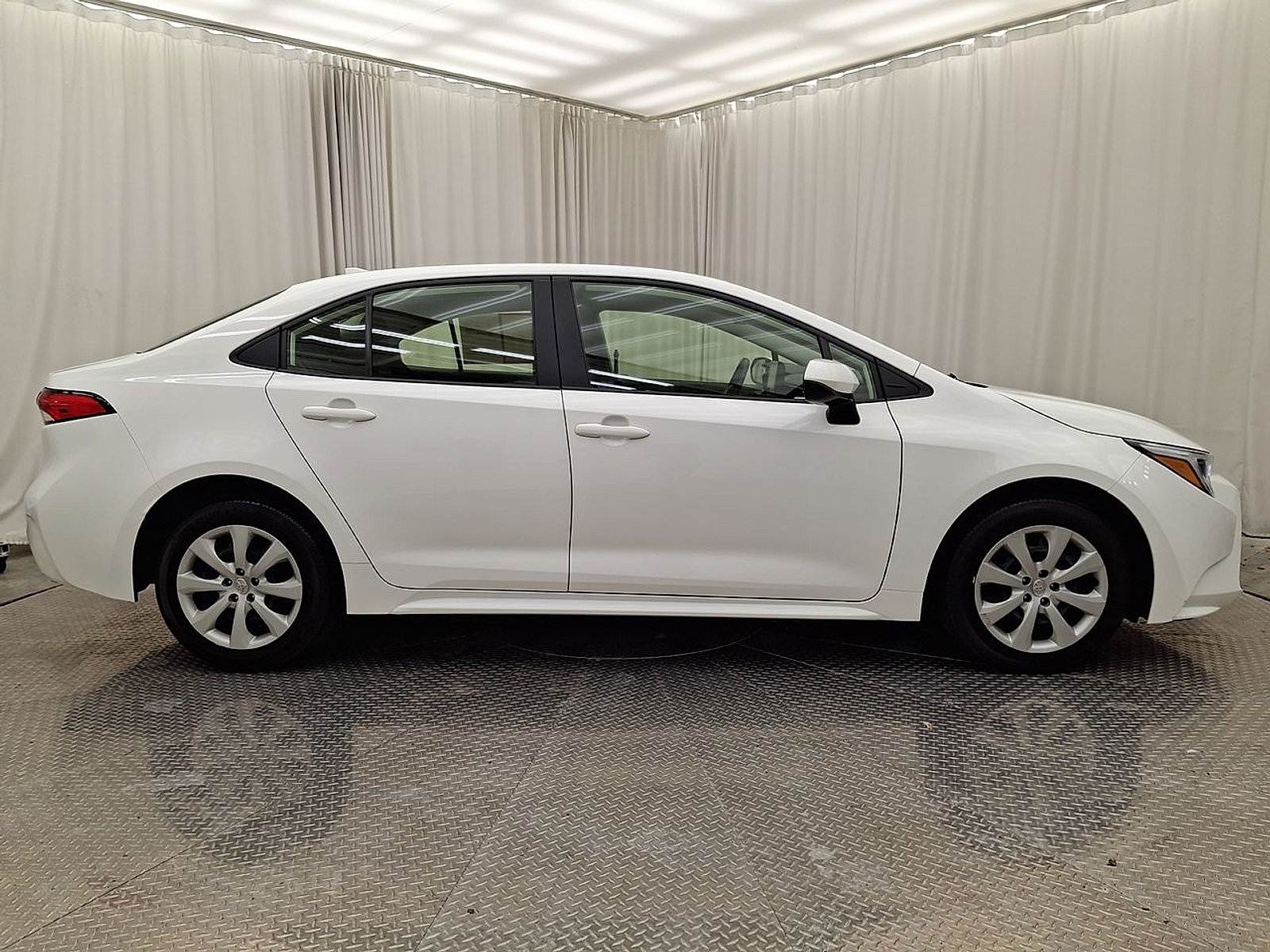 Certified 2025 Toyota Corolla LE FWD image 29