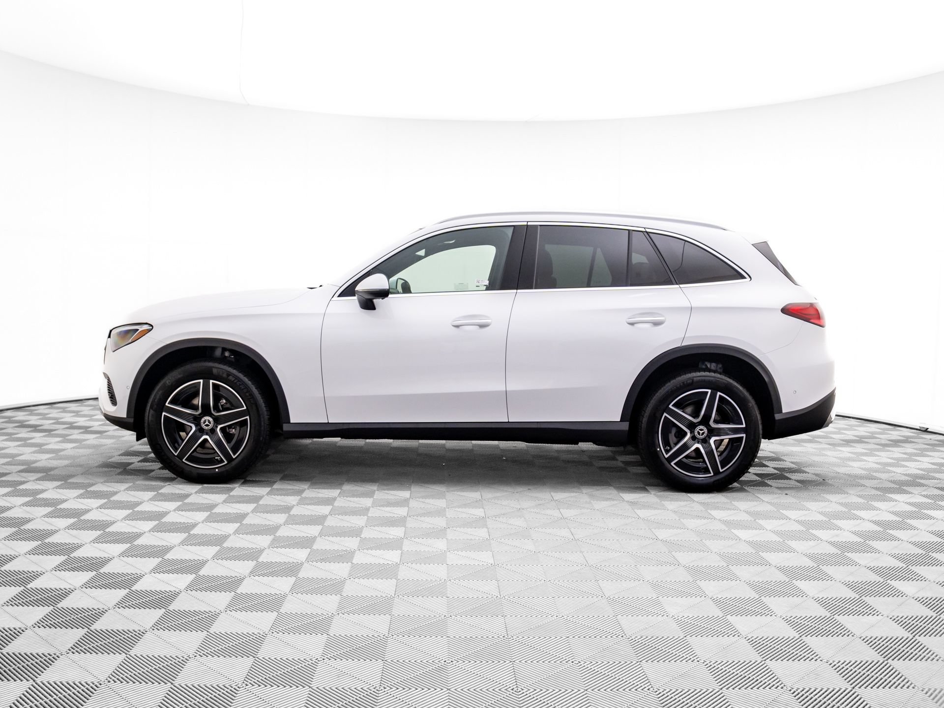 New 2026 Mercedes-Benz GLC 300 4MATIC image 2