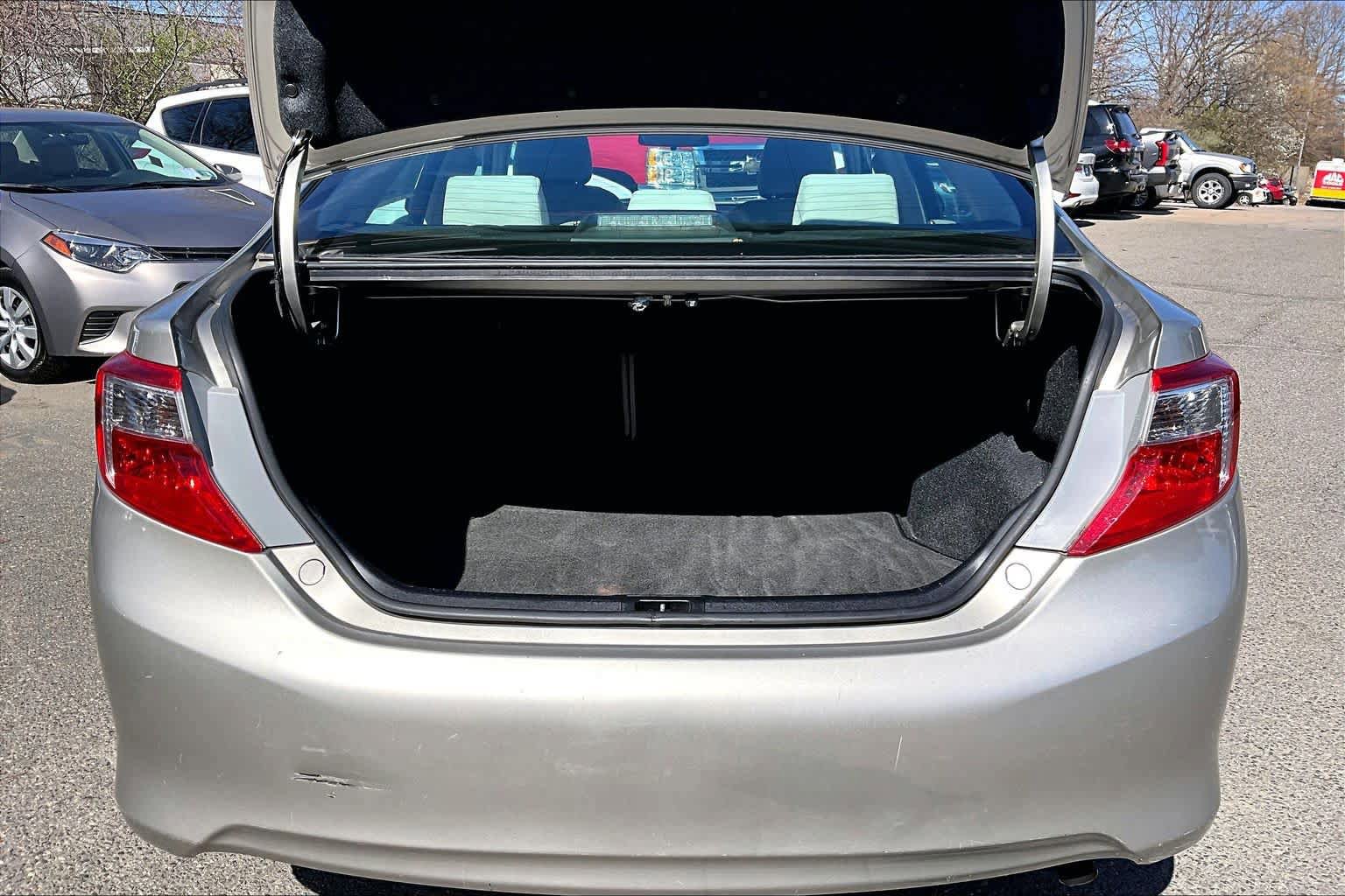 Used 2014 Toyota Camry LE FWD image 29