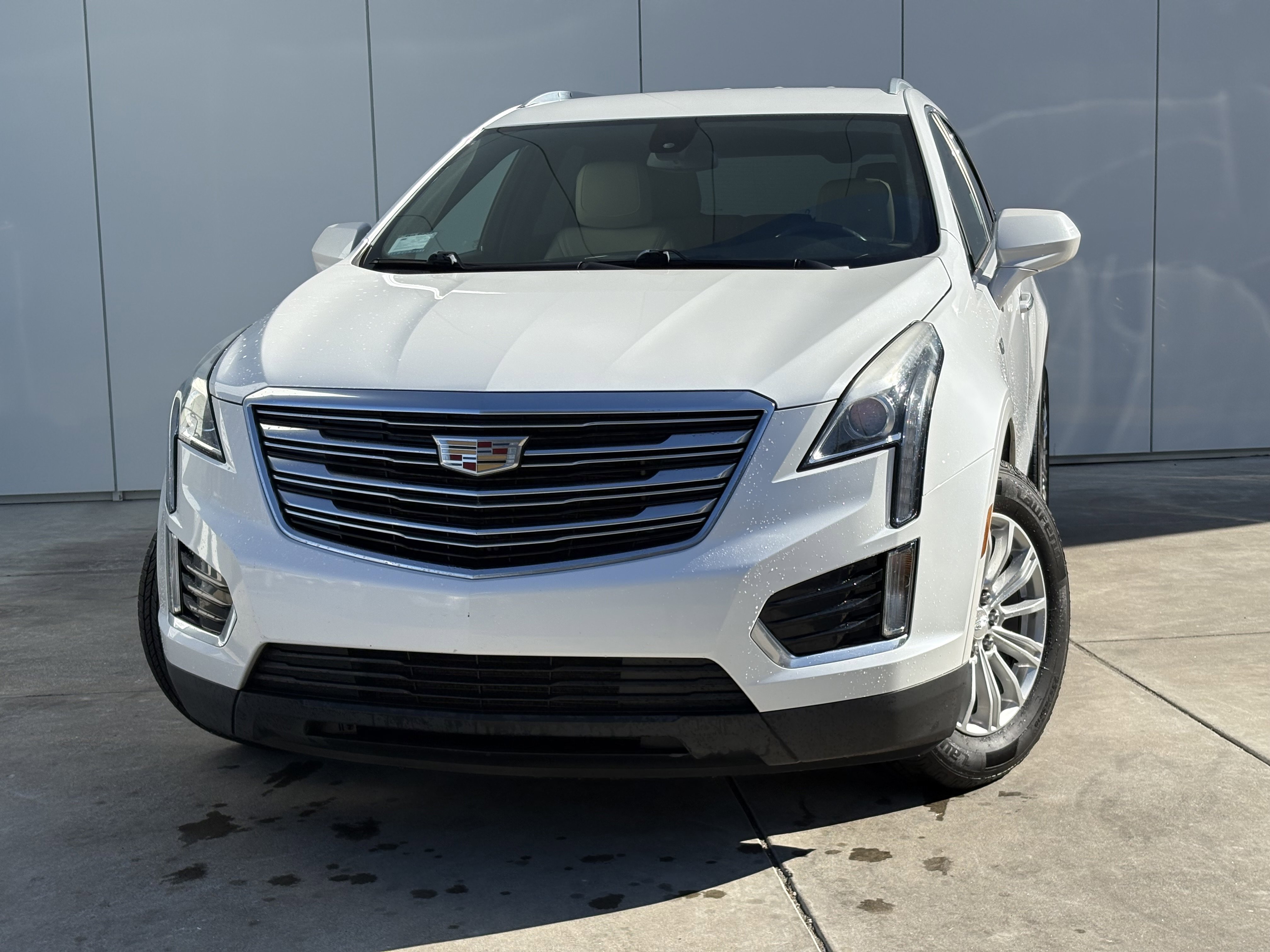Used 2018 Cadillac XT5 FWD image 1