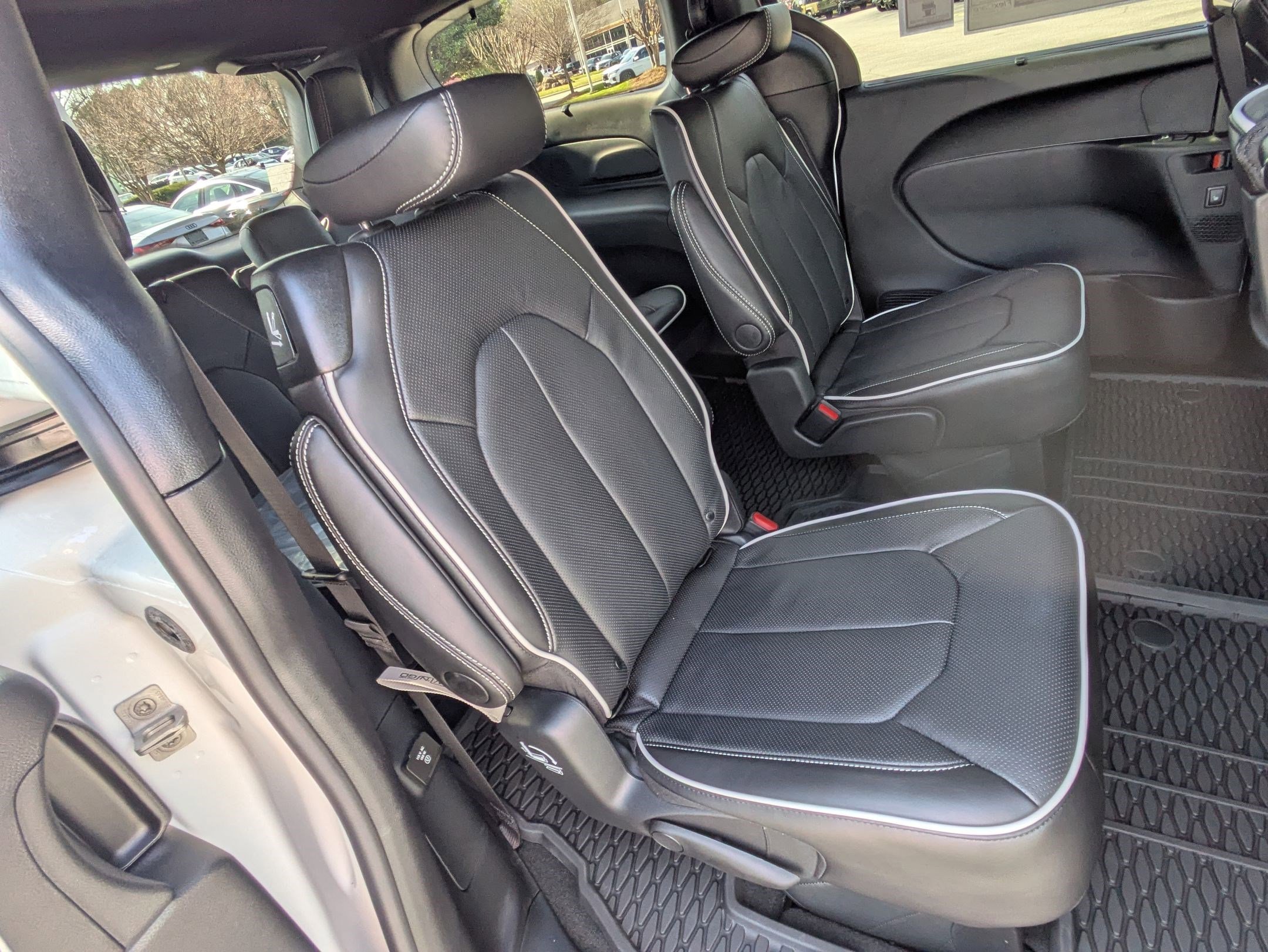 New 2026 Chrysler Pacifica Limited image 29