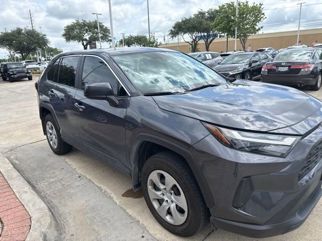 Used 2023 Toyota RAV4 LE AWD/4WD image 4
