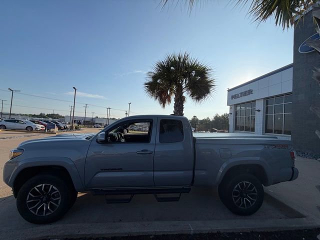 Used 2020 Toyota Tacoma TRD Sport w/ TRD Premium Sport Package AWD/4WD image 5