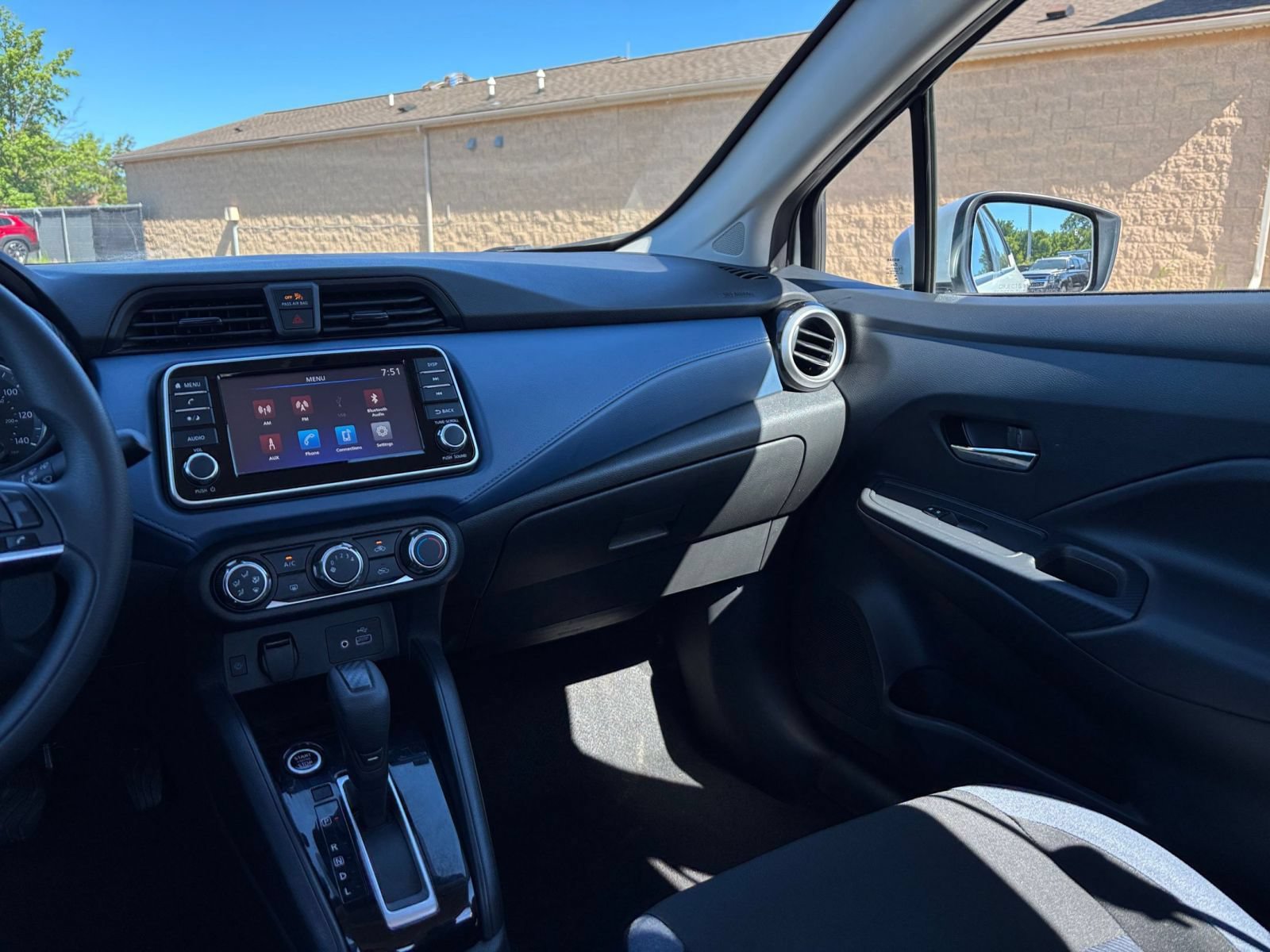 Used 2025 Nissan Versa SV FWD image 33