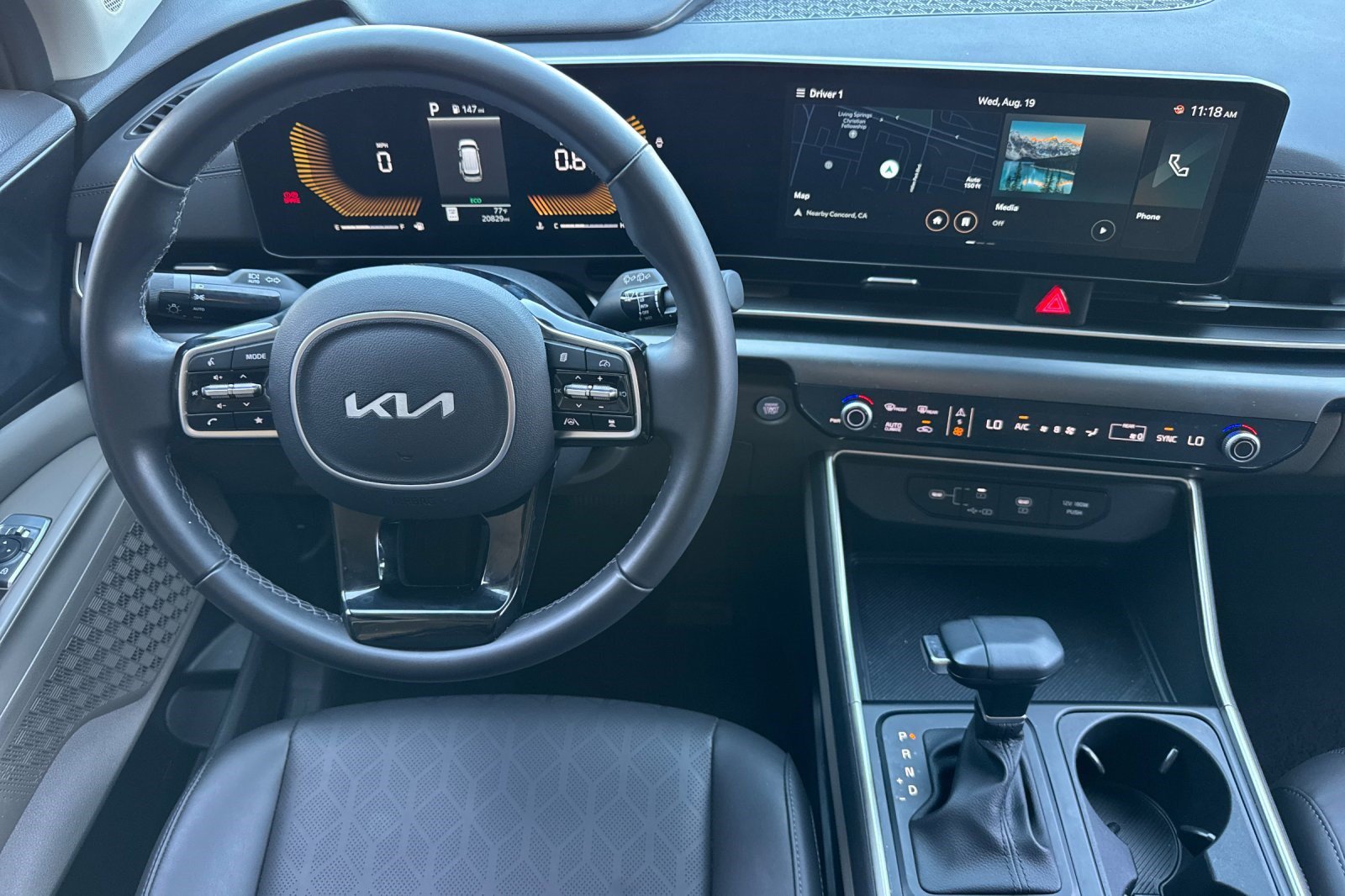 Used 2026 Kia Carnival FWD image 31