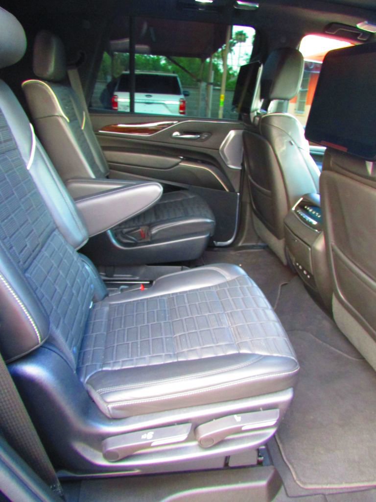 Used 2021 Cadillac Escalade Sport Platinum w/ LPO, ONYX Package image 21