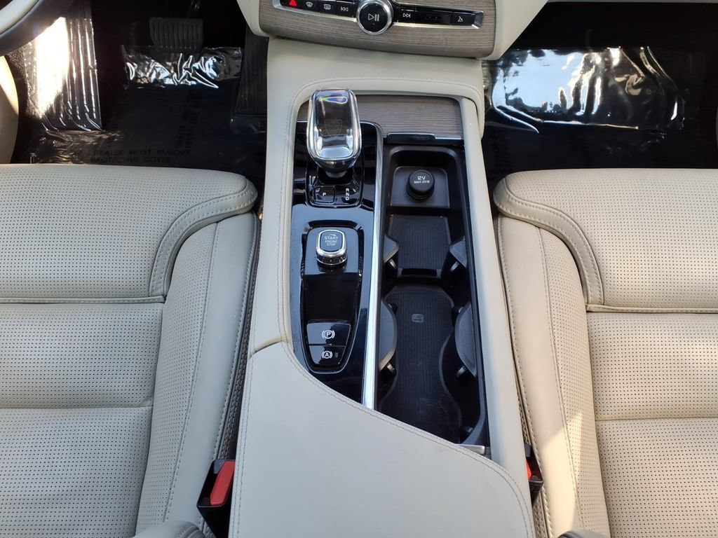 Certified 2024 Volvo XC90 T8 Ultimate w/ Protection Package Premier AWD/4WD image 21