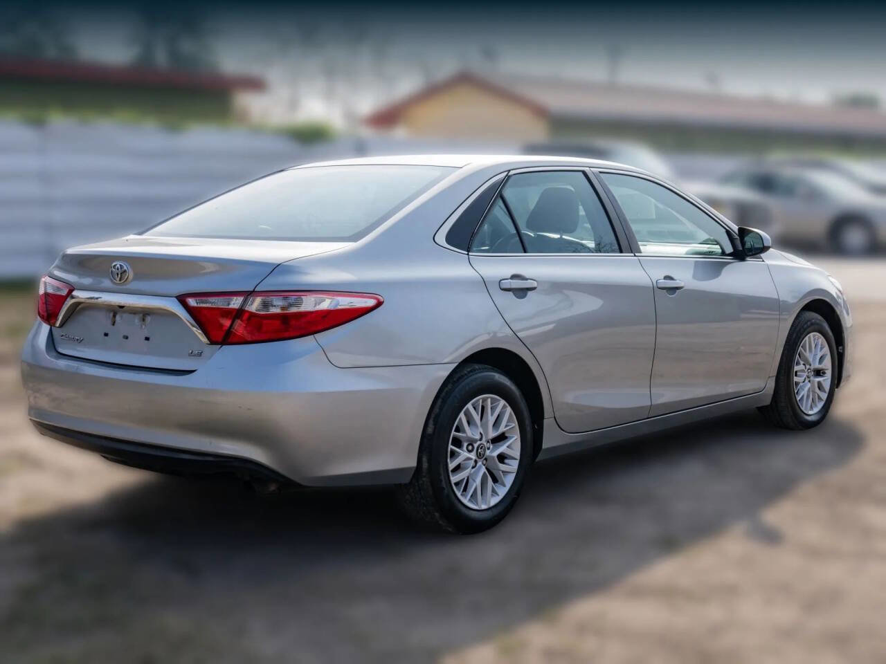 Used 2017 Toyota Camry LE image 5