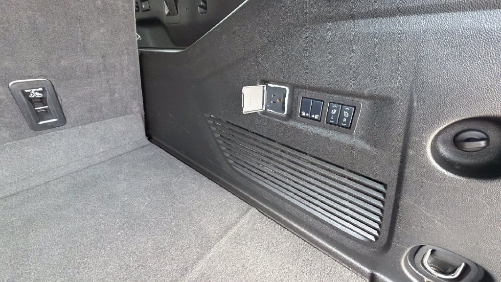 Certified 2025 Chevrolet Suburban Premier AWD/4WD image 30
