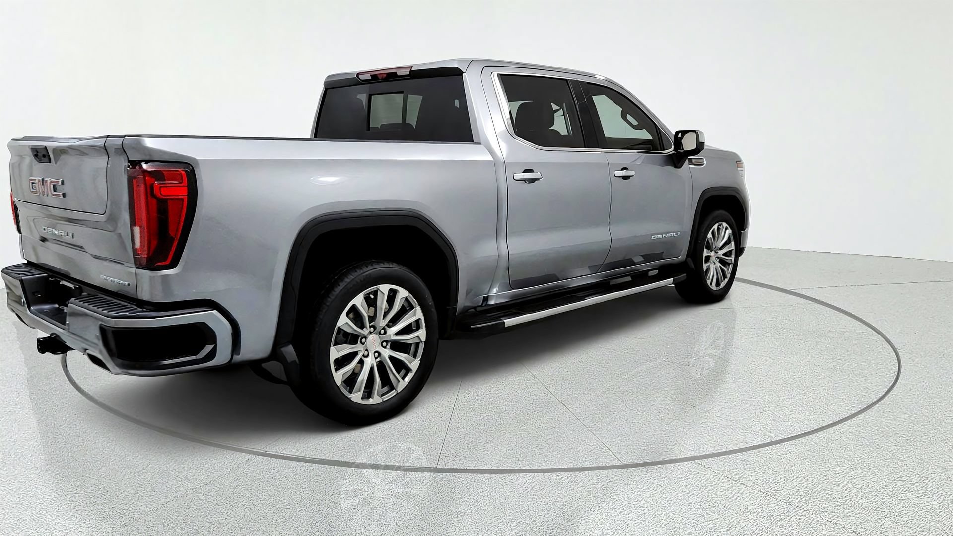 Used 2023 GMC Sierra 1500 Denali w/ Technology Package AWD/4WD image 5