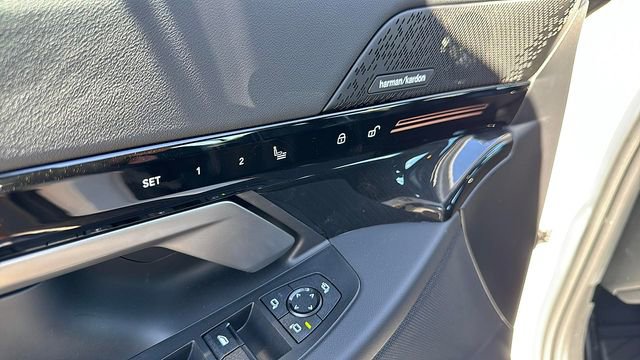 Certified 2025 BMW 530i w/ Premium Package RWD image 15