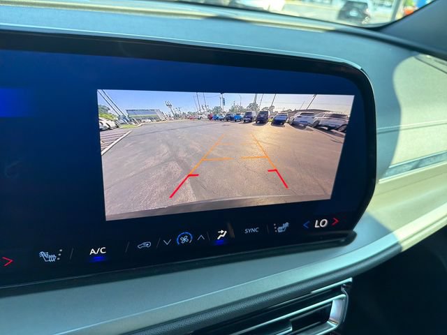 Used 2025 Chevrolet Traverse LT w/ LPO, Cargo Package AWD/4WD image 22