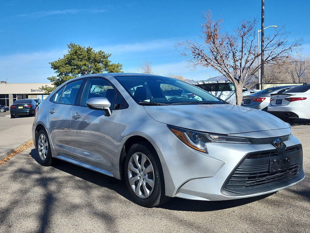 Used 2024 Toyota Corolla LE image 3