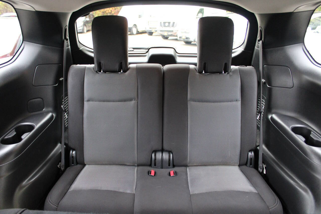 Used 2018 Nissan Pathfinder SV image 27