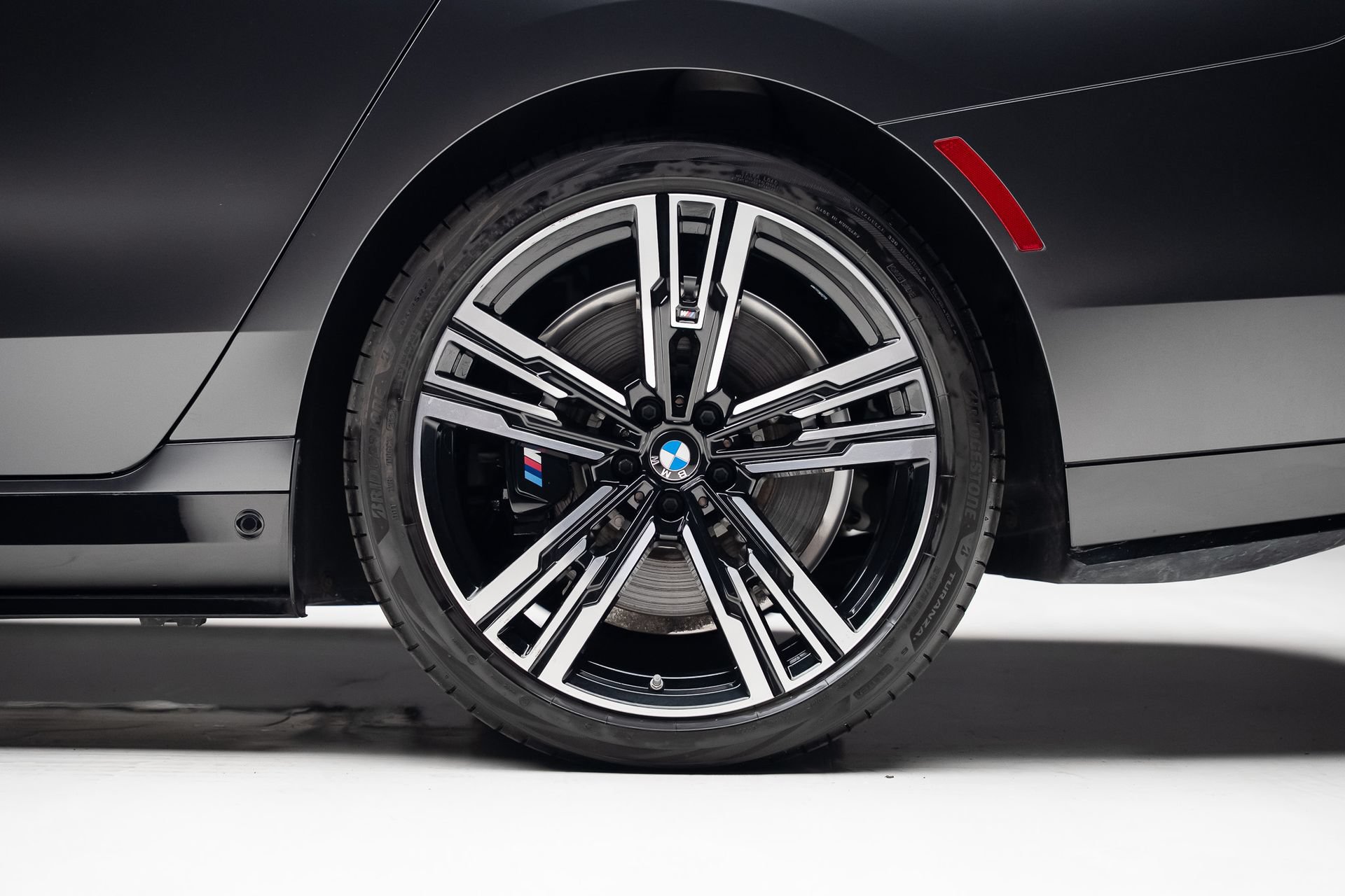 Used 2023 BMW i7 xDrive60 AWD/4WD image 21