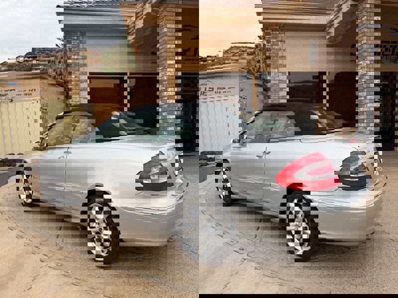 Used 2005 Mercedes-Benz CLK 320 Cabriolet image 37