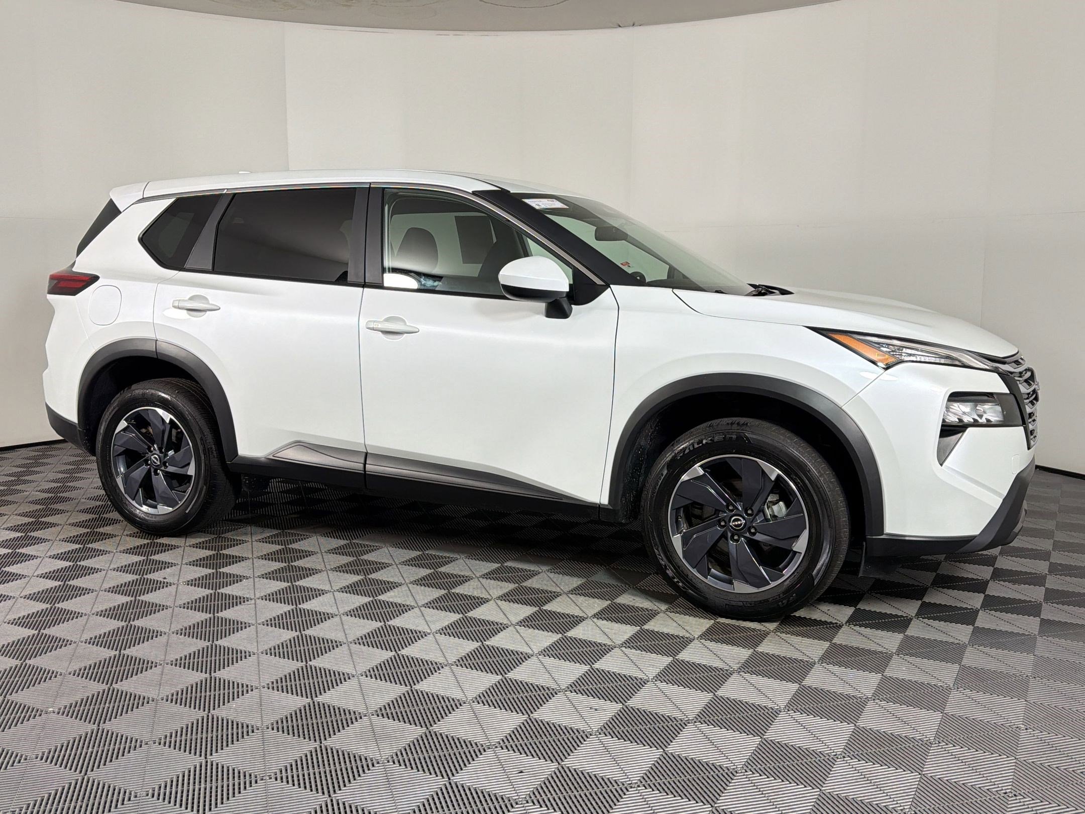 Used 2025 Nissan Rogue SV FWD image 6
