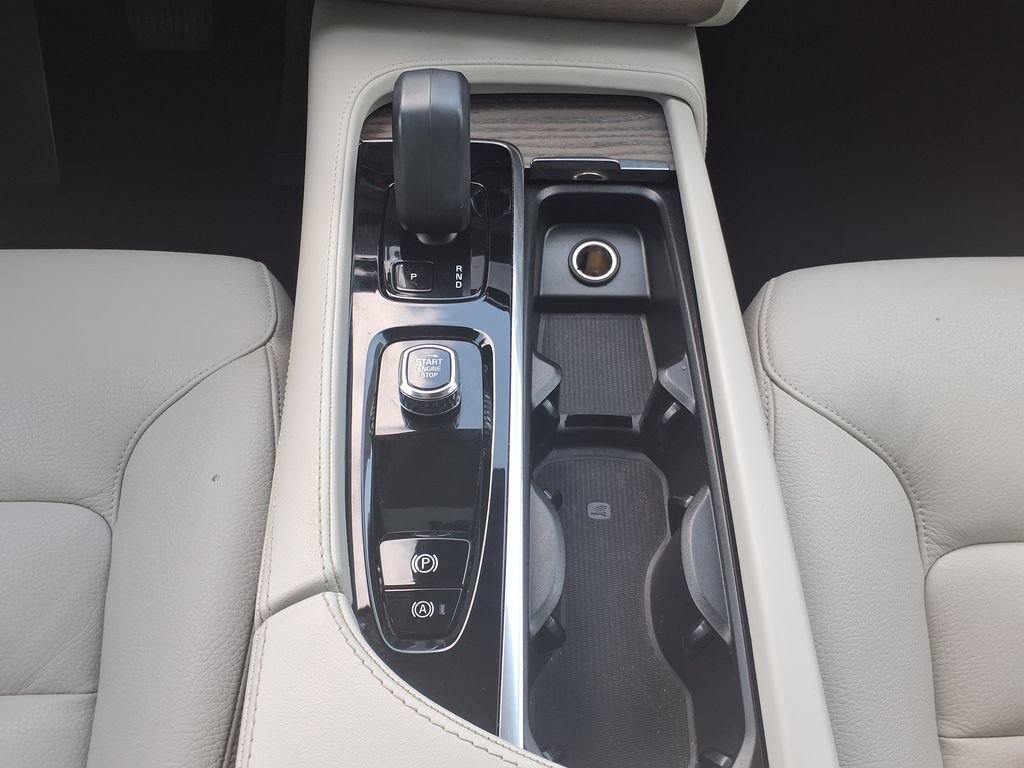 Certified 2024 Volvo XC90 B6 Plus w/ Protection Package Premier AWD/4WD image 33