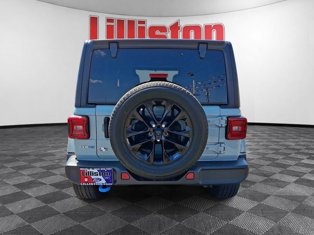 Used 2023 Jeep Wrangler Unlimited Sahara w/ Cold Weather Group AWD/4WD image 5