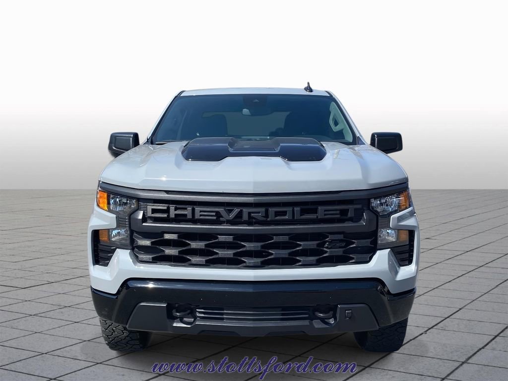 Used 2025 Chevrolet Silverado 1500 Custom Trail Boss w/ Dark Appearance Package image 2