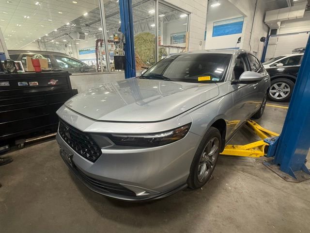 Used 2024 Honda Accord EX image 3