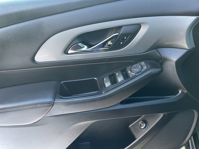 Used 2020 Chevrolet Traverse LT image 19
