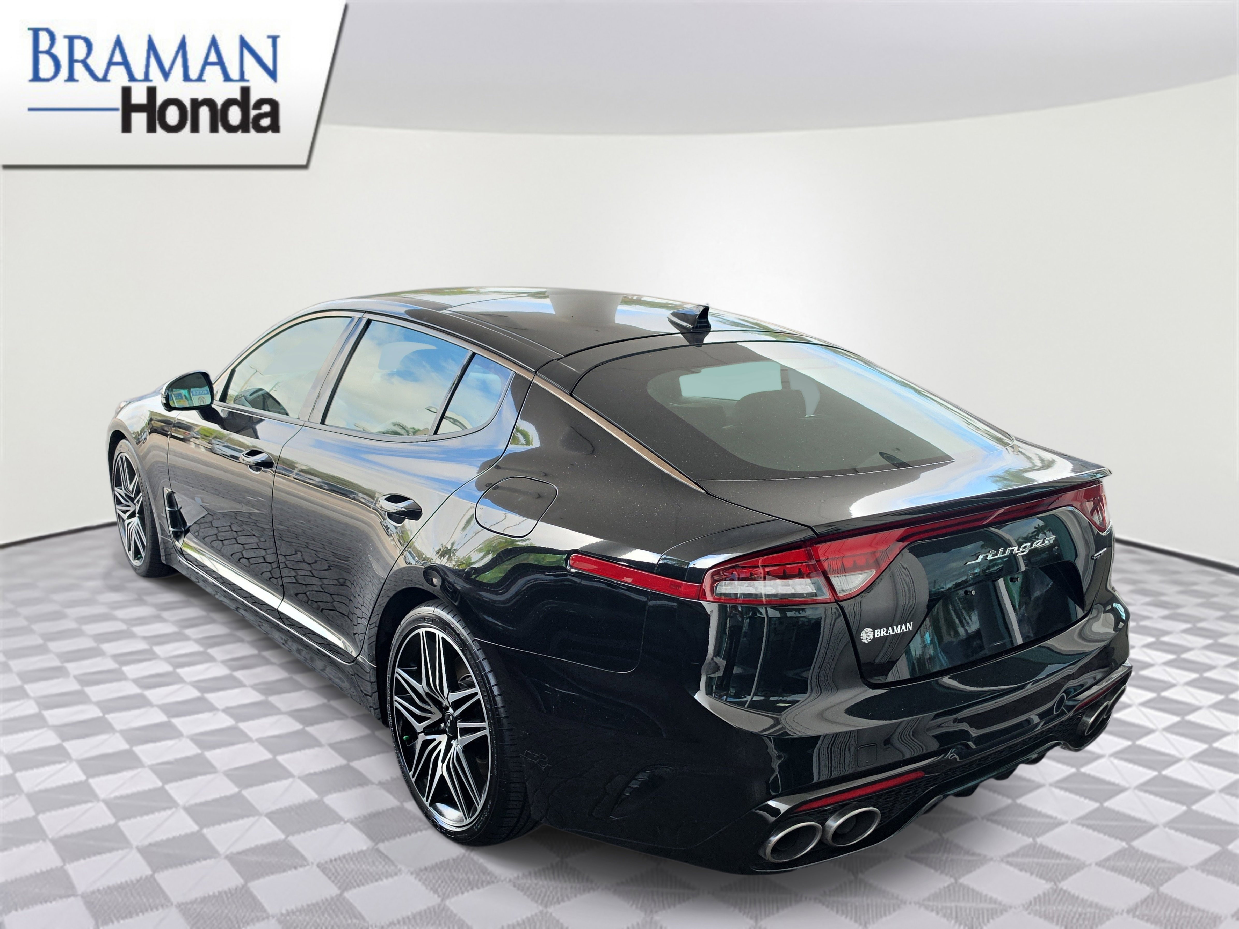 Used 2022 Kia Stinger GT2 image 3