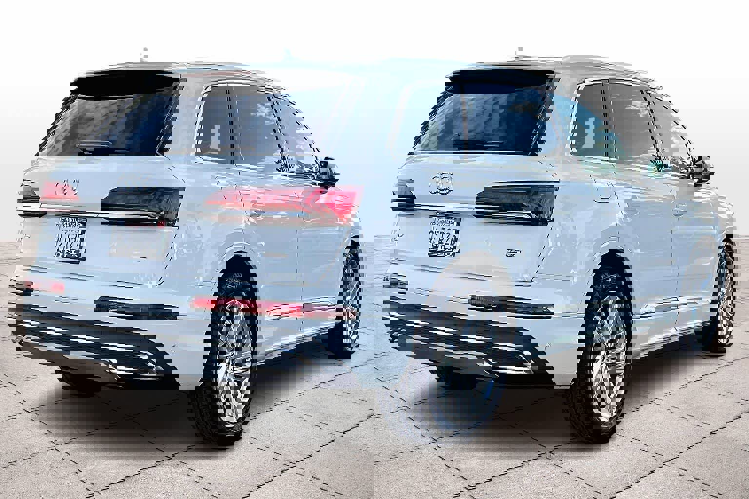 Used 2023 Audi Q7 3.0T Prestige image 14