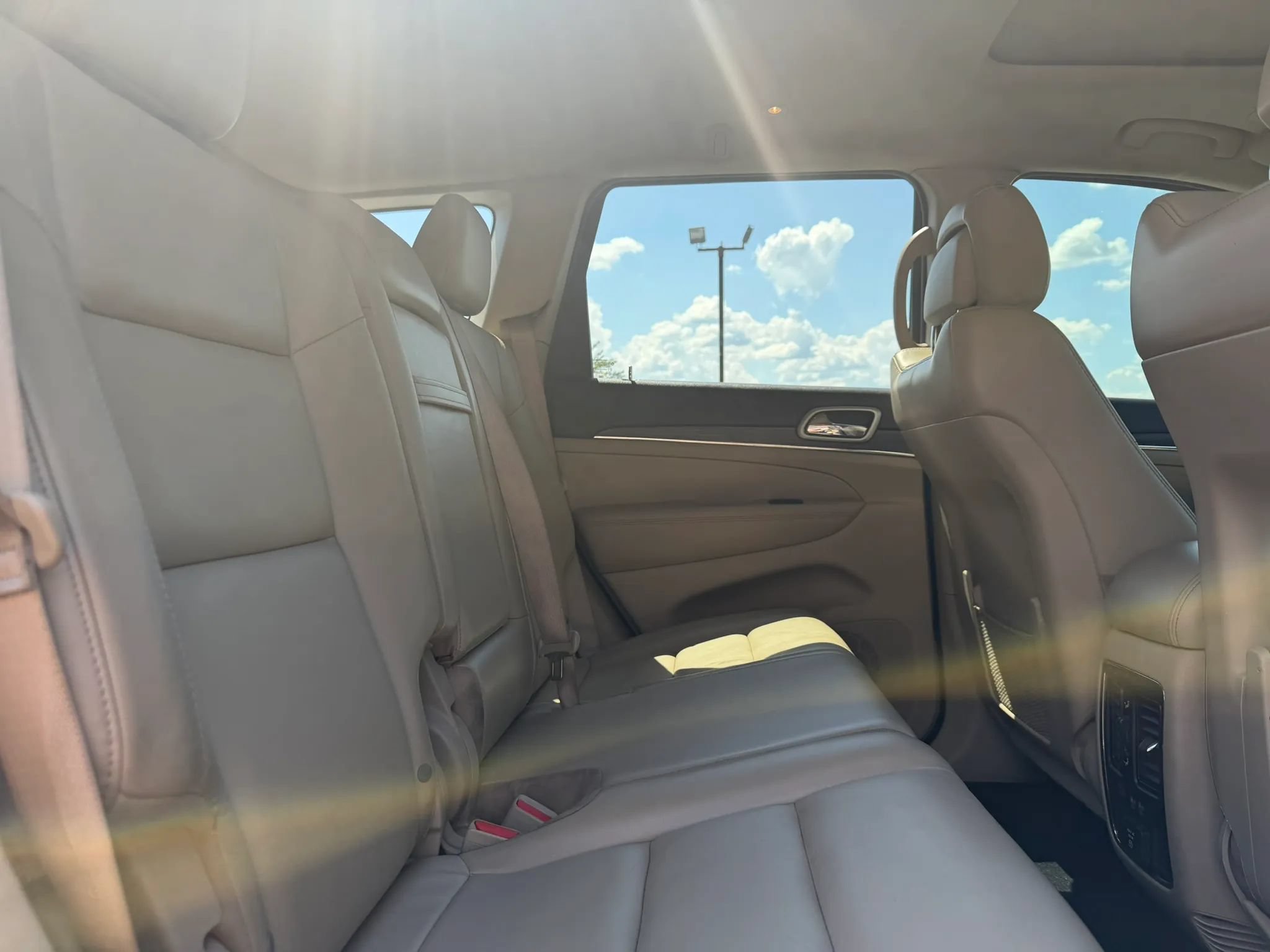 Used 2020 Jeep Grand Cherokee Limited AWD/4WD image 29