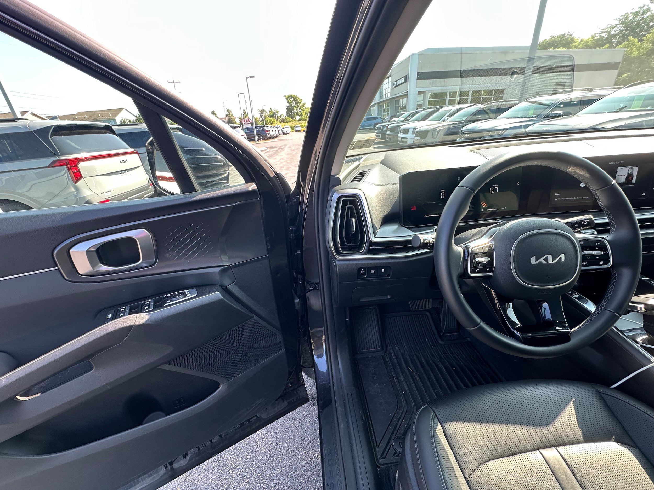 Used 2025 Kia Sorento EX w/ Panoramic Sunroof Package AWD/4WD image 19