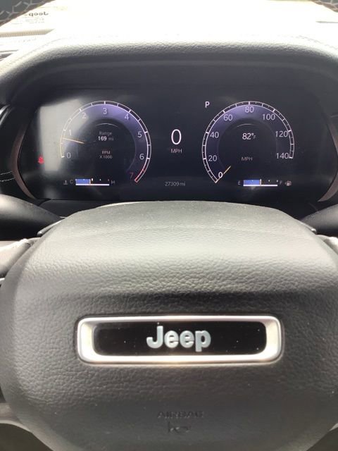 Used 2023 Jeep Grand Cherokee Limited w/ Luxury Tech Group II AWD/4WD image 12