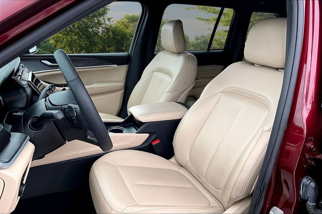 Used 2024 Jeep Grand Cherokee Limited image 24