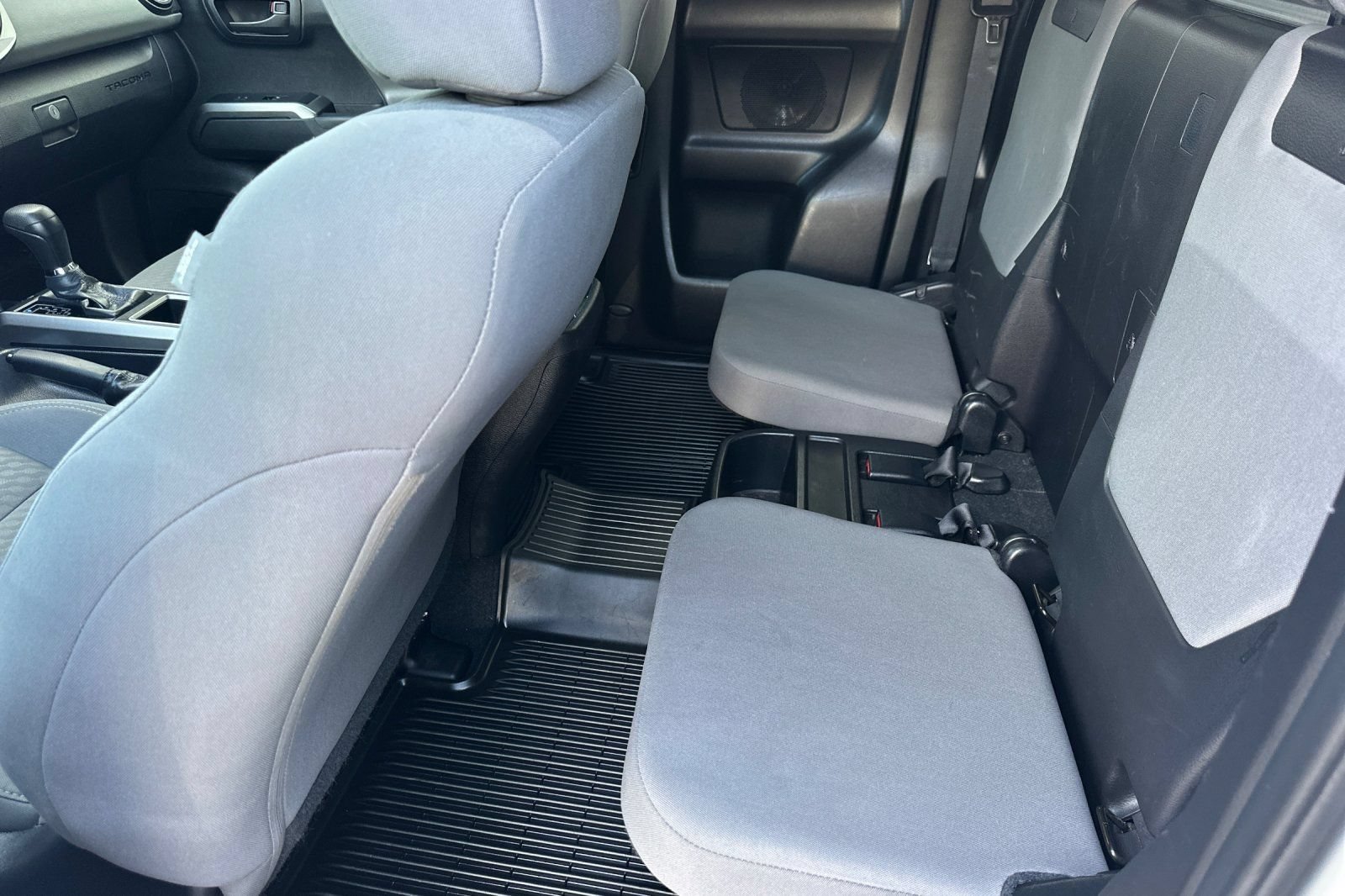 Used 2020 Toyota Tacoma SR5 AWD/4WD image 14