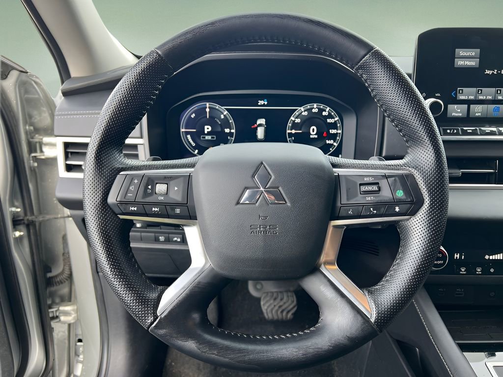 Used 2024 Mitsubishi Outlander SE image 16