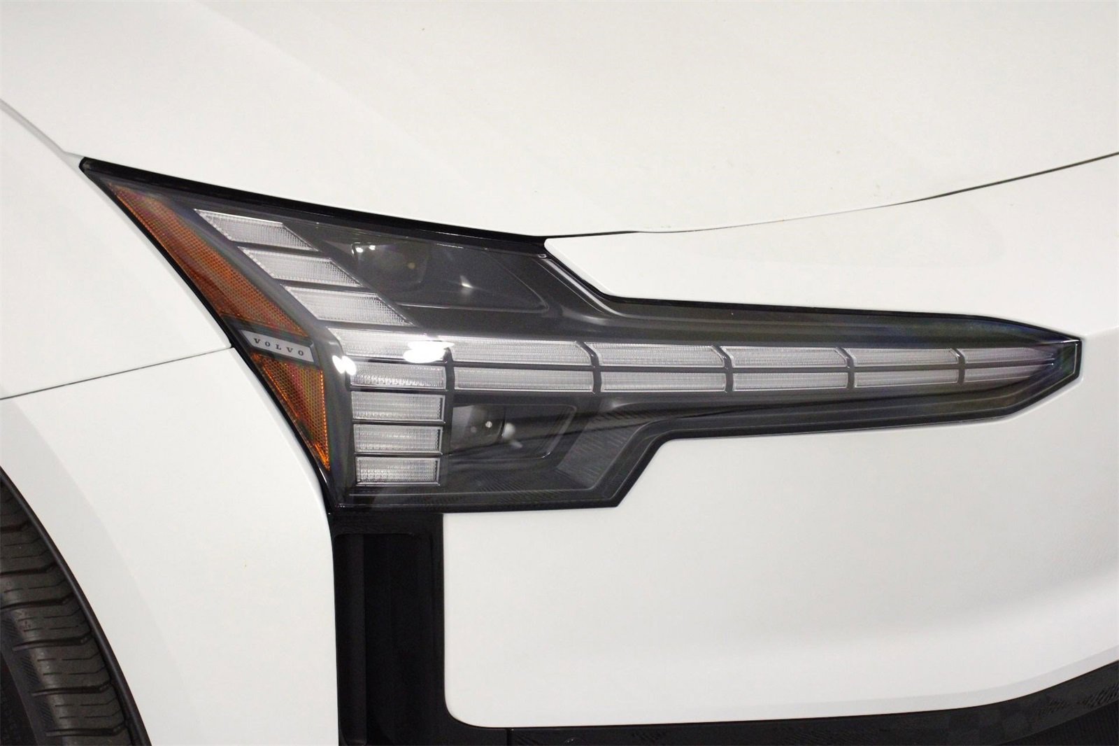 New 2025 Volvo EX30 Plus w/ Protection Package Premier image 13