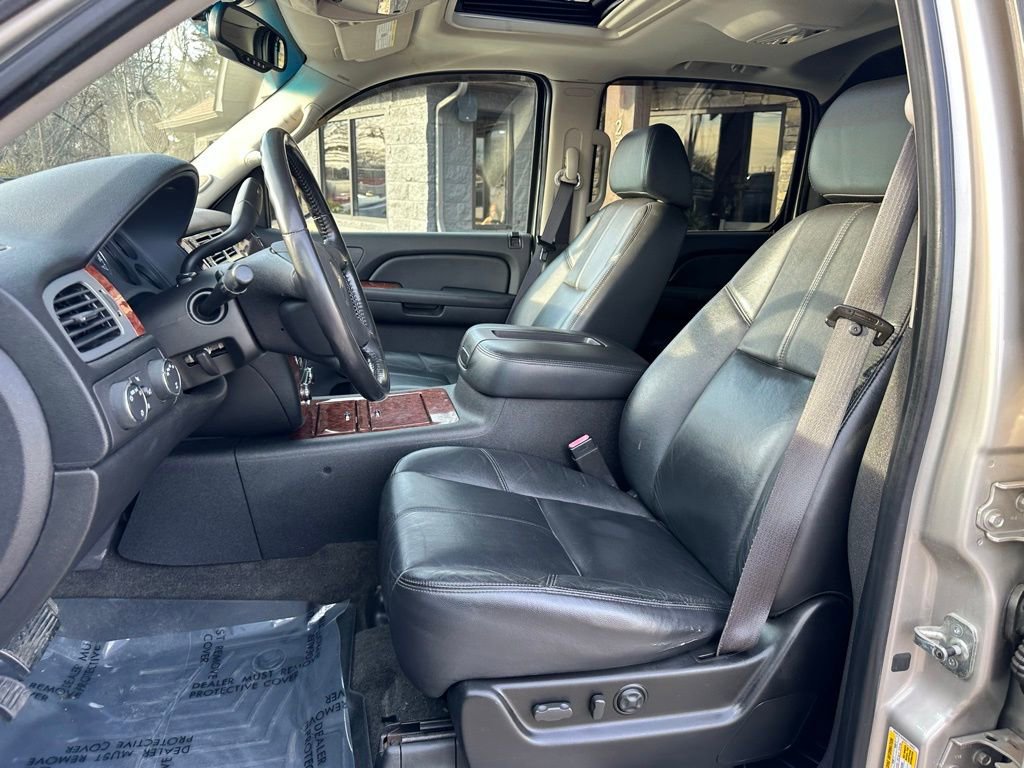 Used 2008 Chevrolet Avalanche LTZ w/ LTZ Preferred Equipment Group AWD/4WD image 10