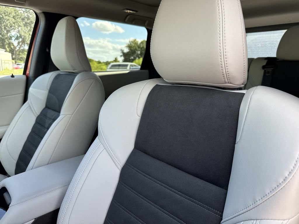 New 2025 Mitsubishi Outlander SE image 21