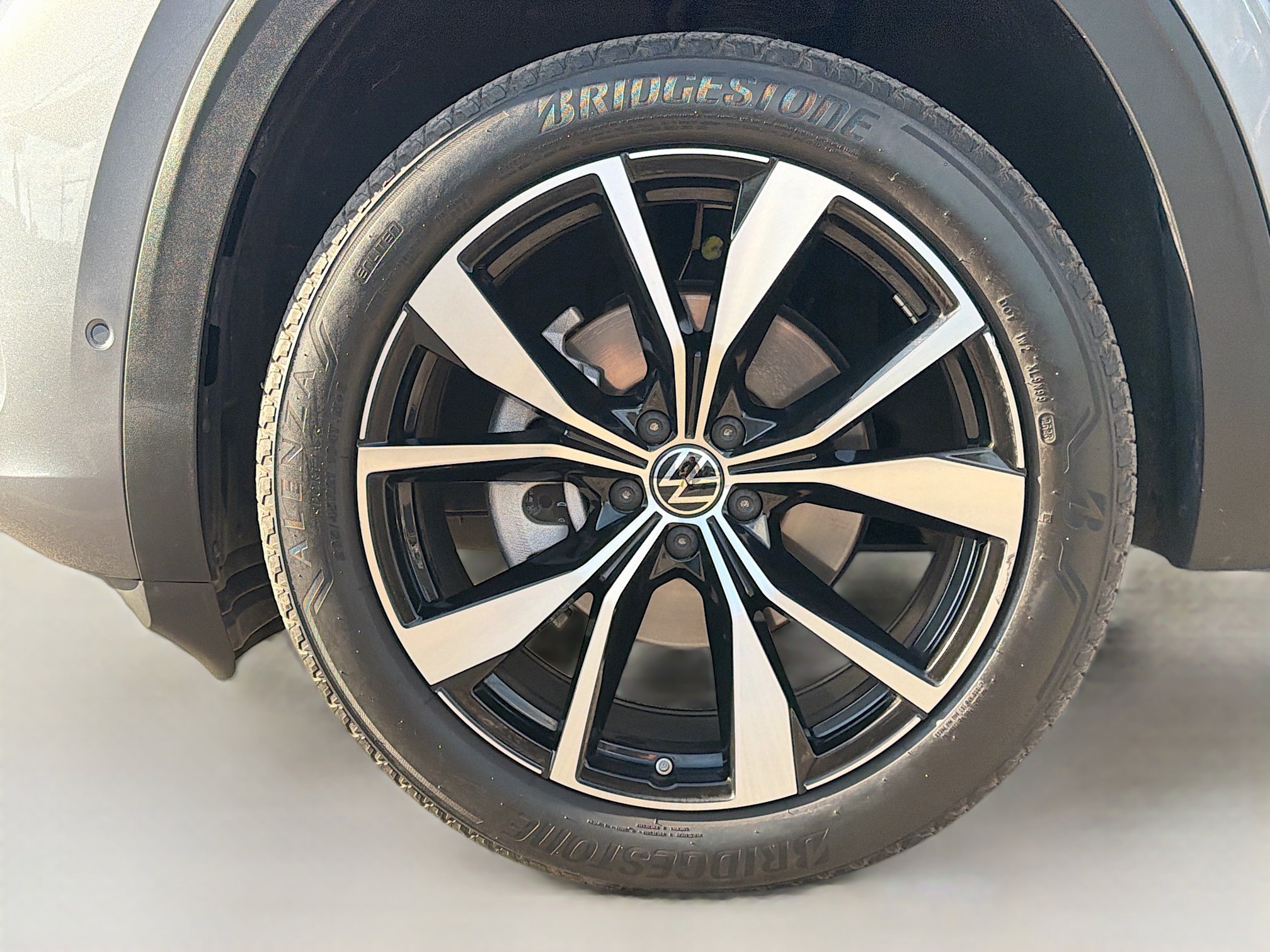 Used 2024 Volkswagen Atlas Cross Sport SEL Premium R-Line image 42