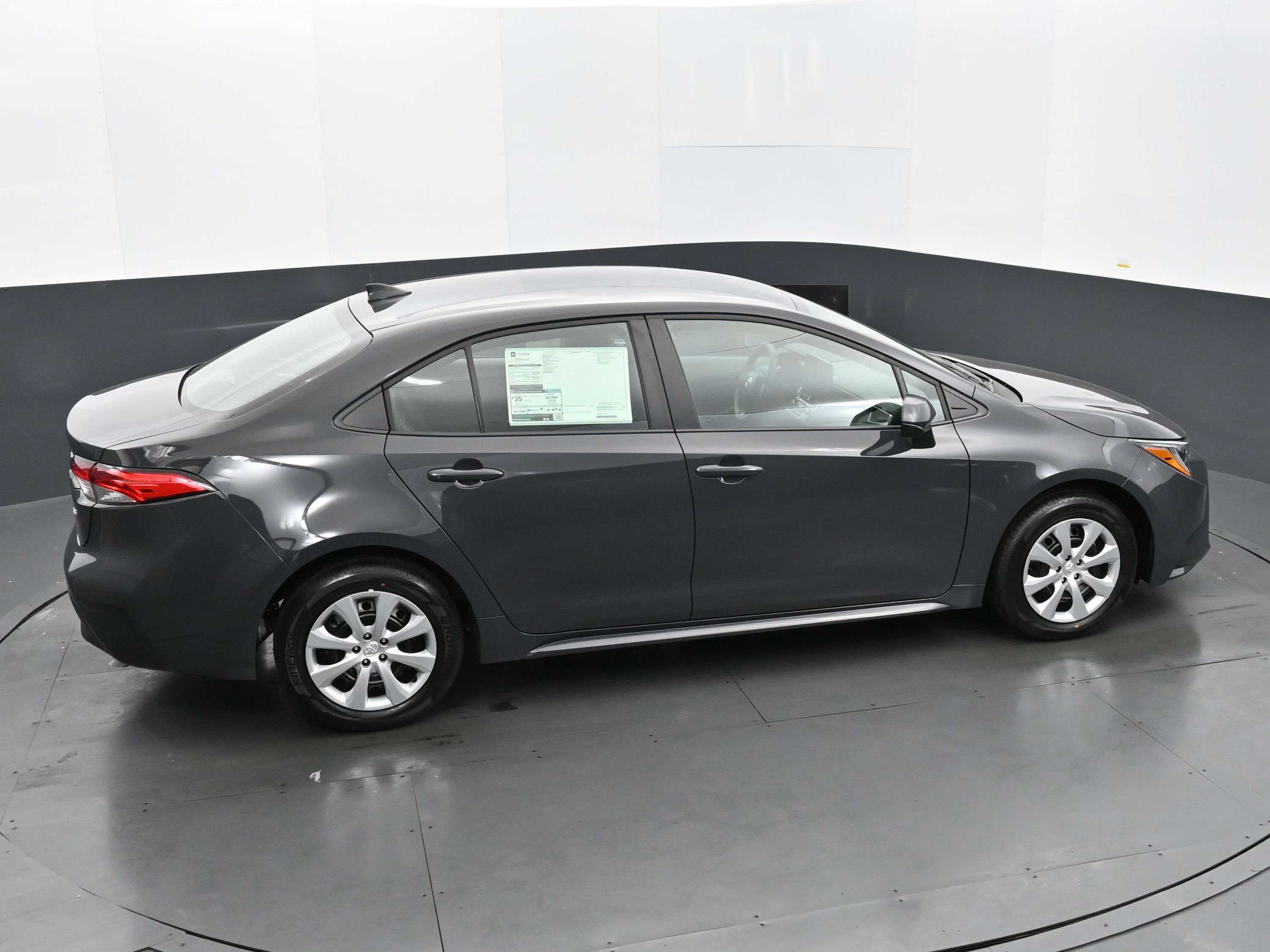 Used 2025 Toyota Corolla LE image 33