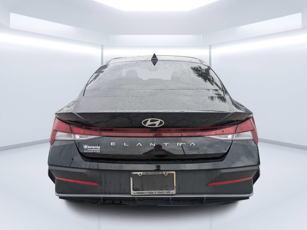 Used 2024 Hyundai Elantra SEL FWD image 4