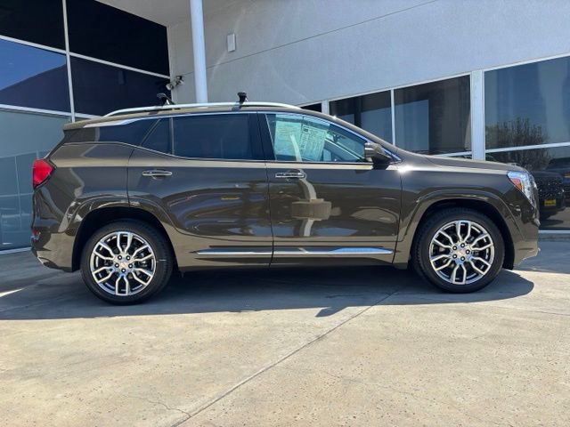 Used 2023 GMC Terrain Denali AWD/4WD image 2